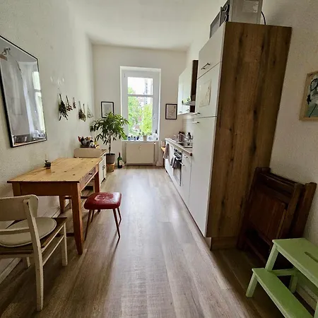 Altbauwohnung In *